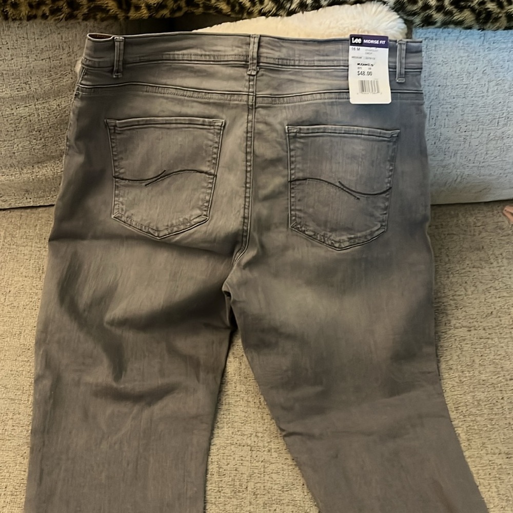 NWT Lee grey capri jeans, size 16